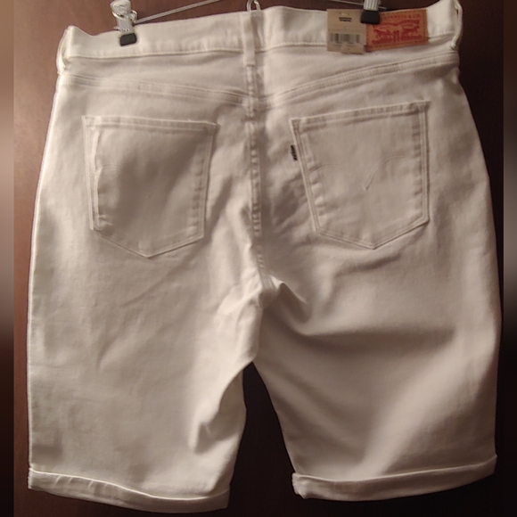Women's Levi's Shorts - Picture 2 of 7